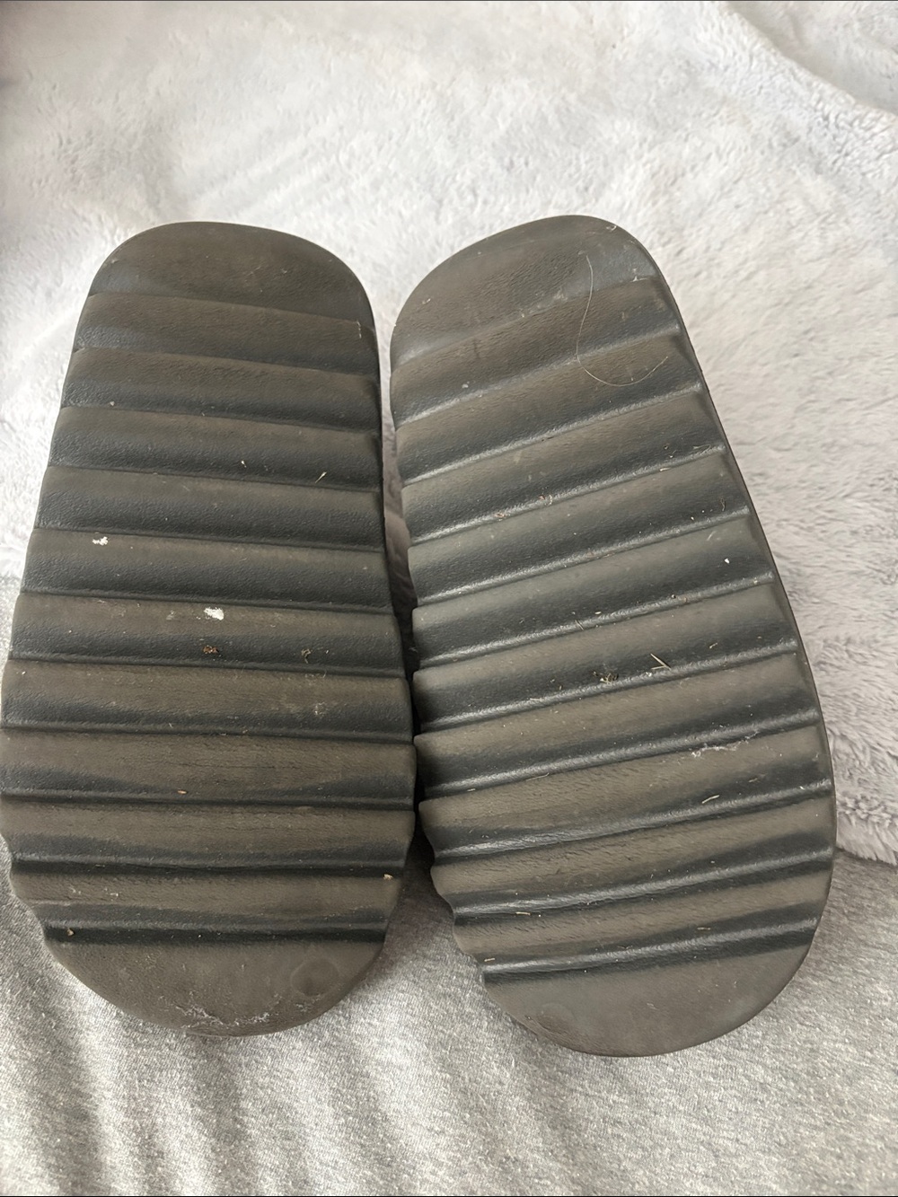 EUC Yeezy Slides Black Mens Size 8 - Picture 5 of 6